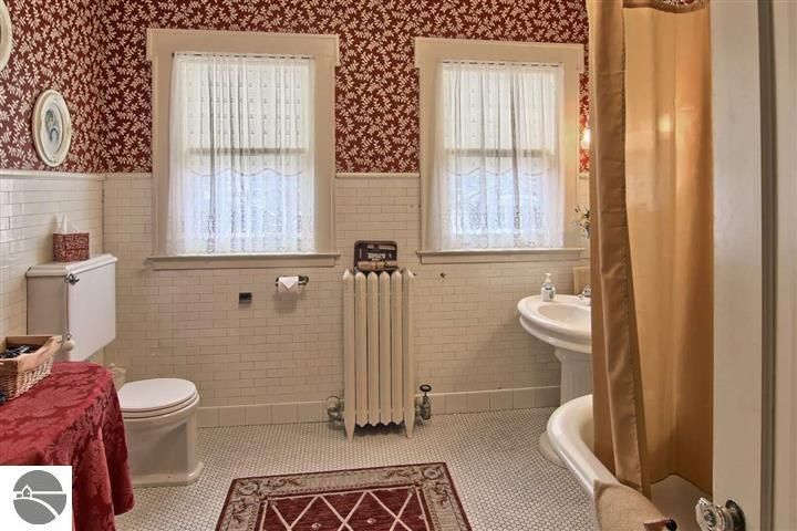 230 Wellington Street, Traverse City, MI 49686